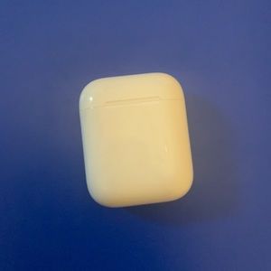 EXCELLENT CONDITION authentic AirPod case !!!!